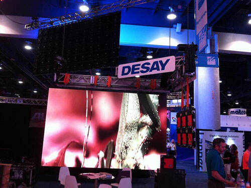 Desay e2.5 mostrando no infocomm 2014