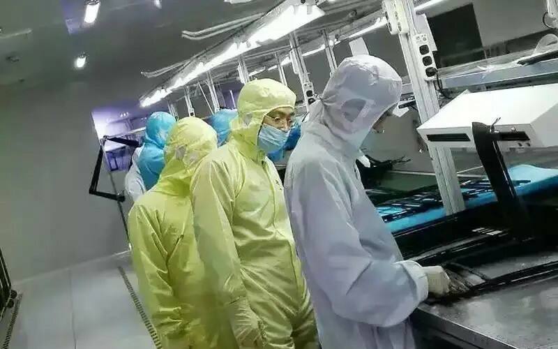 Đội ngũ R & D trong phòng thử nghiệm