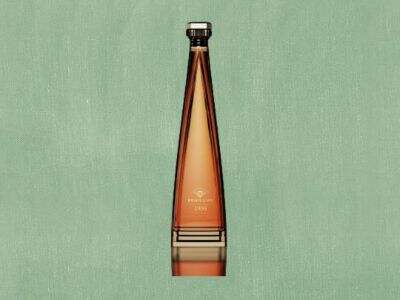 The Impact of a Frosted Finish on the Appeal of a Vodka Bottle