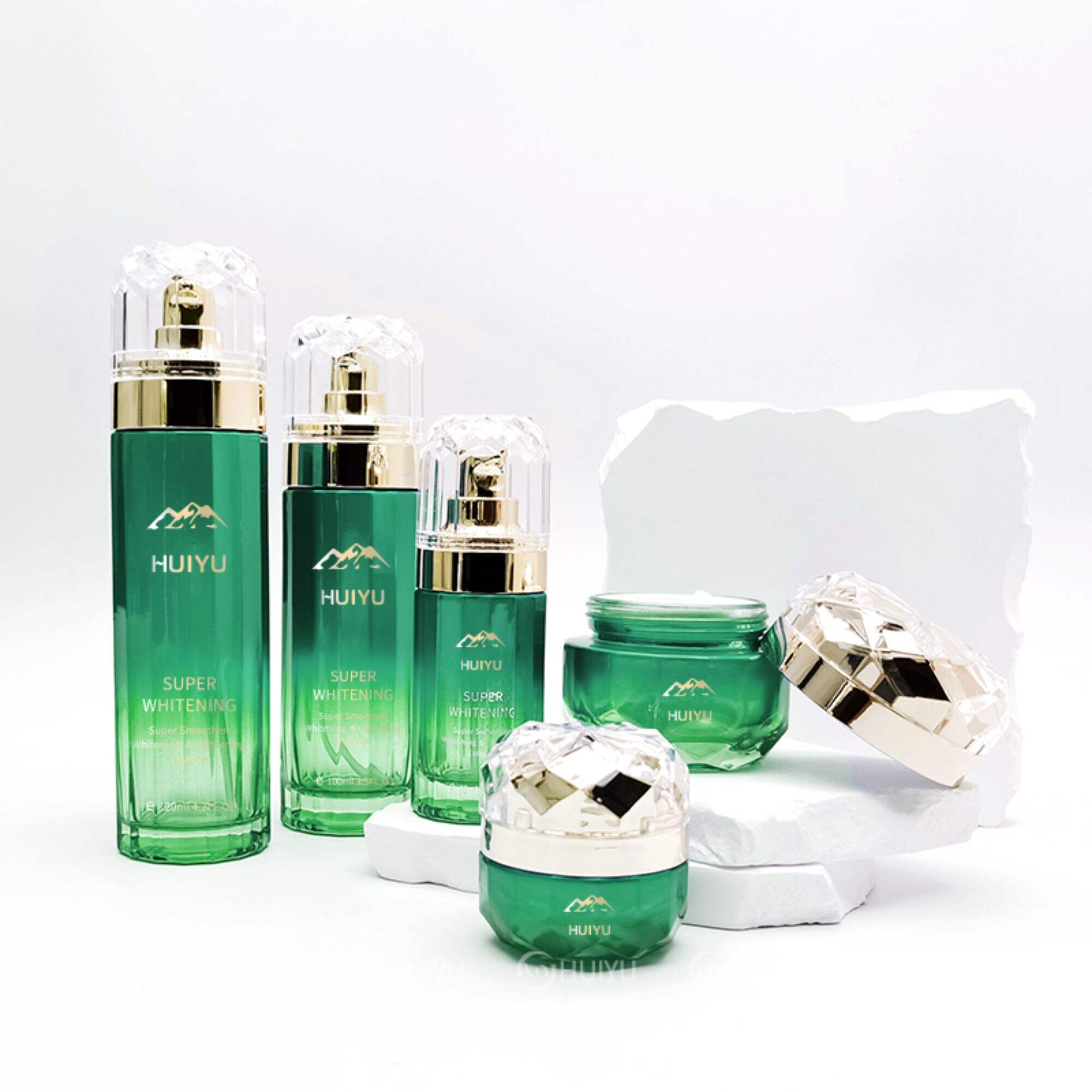 Round empty skincare glass spray bottle cosmetic packaging with pump HY-2366