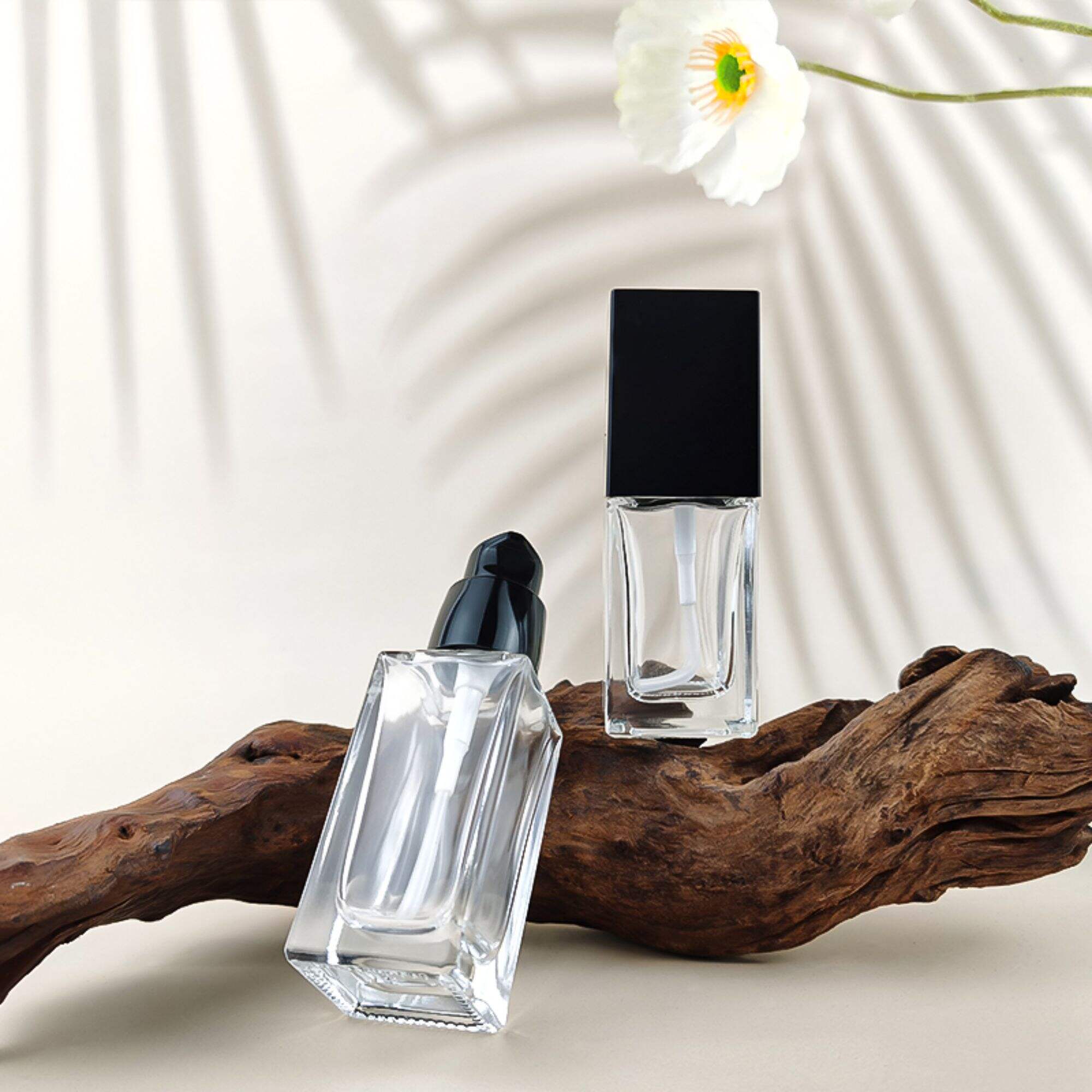Trendiger Stil 30Ml 20Ml Parfumfeine Sprühglaskartusche Quadratische Glasverpackung HY-P325