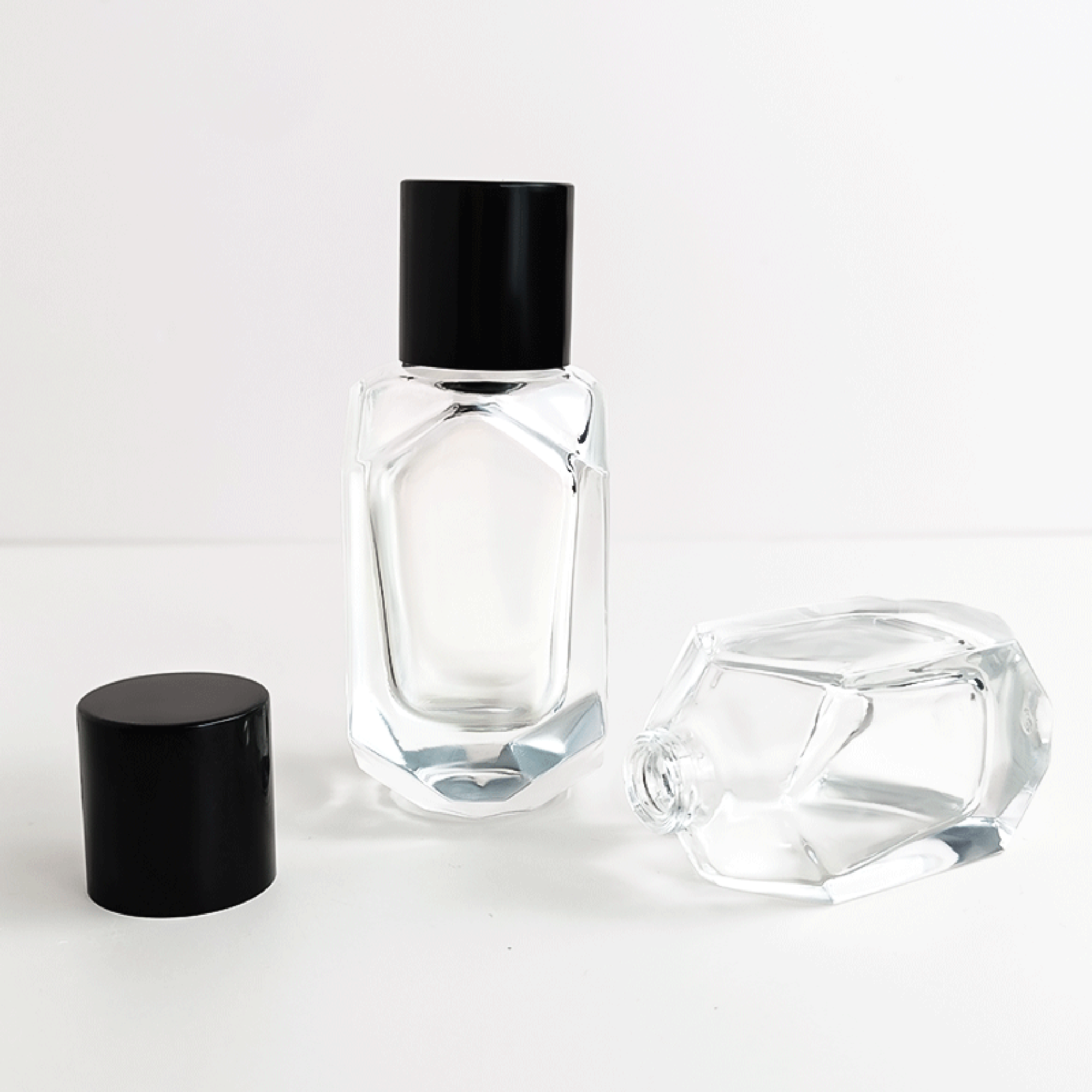 Maßgeschneiderte 25ml Parfümflasche Unregelmäßige leere Parfümflaschen HY-P307