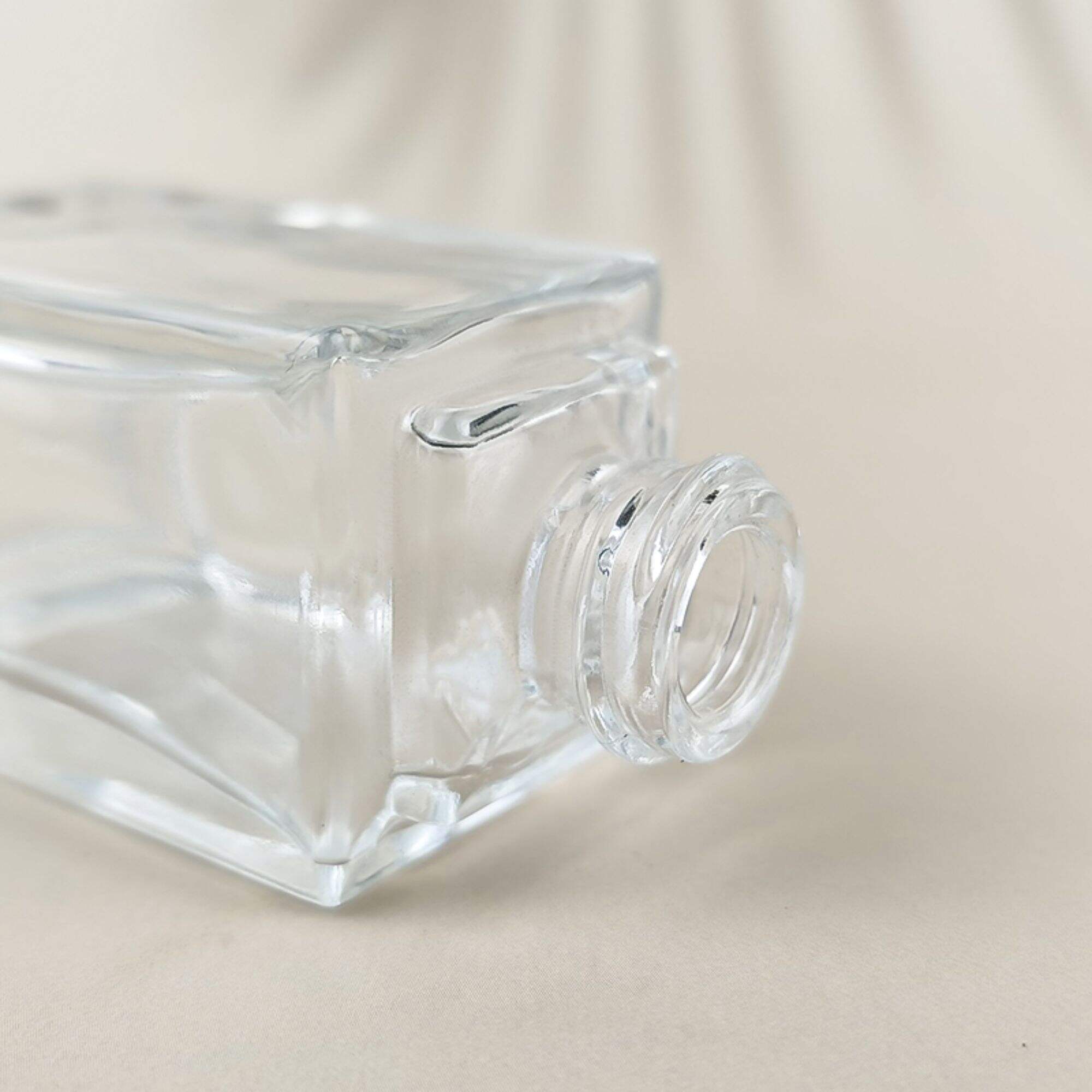 Trendiger Stil 30Ml 20Ml Parfumfeine Sprühglaskartusche Quadratische Glasverpackung HY-P325