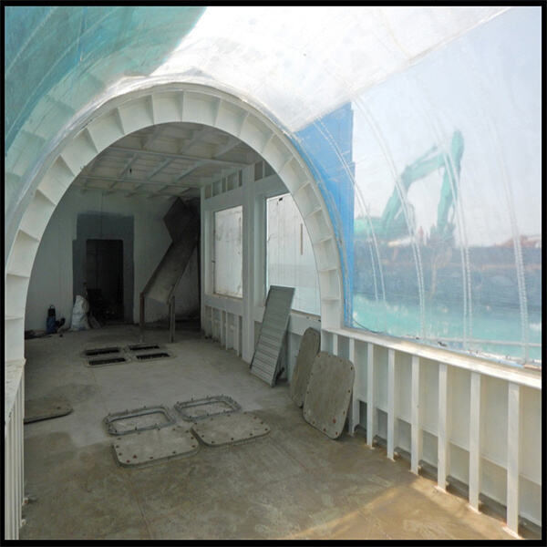 Cerramientos de piscina duraderos y elegantes hechos de metacrilato