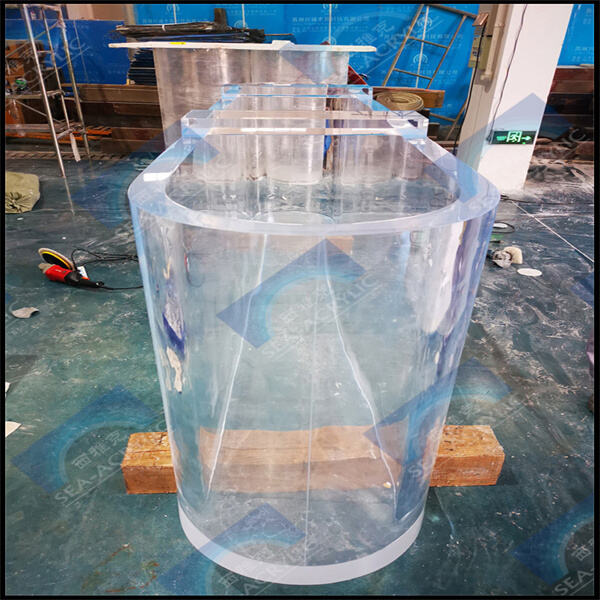 Erleben Sie kristallklare Sicht mit Acryl-Zylinder-Tanks.