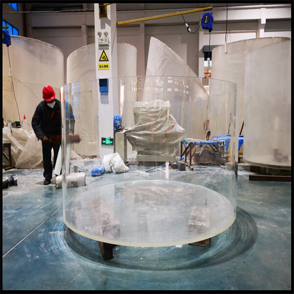 Enjoy 360-degree views in a round acrylic pool