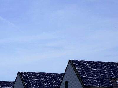 Comment fonctionne un système solaire : de la lumière du soleil à l'électricité