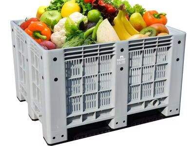 What are the benefits of using plastic crates over wooden or metal crates?