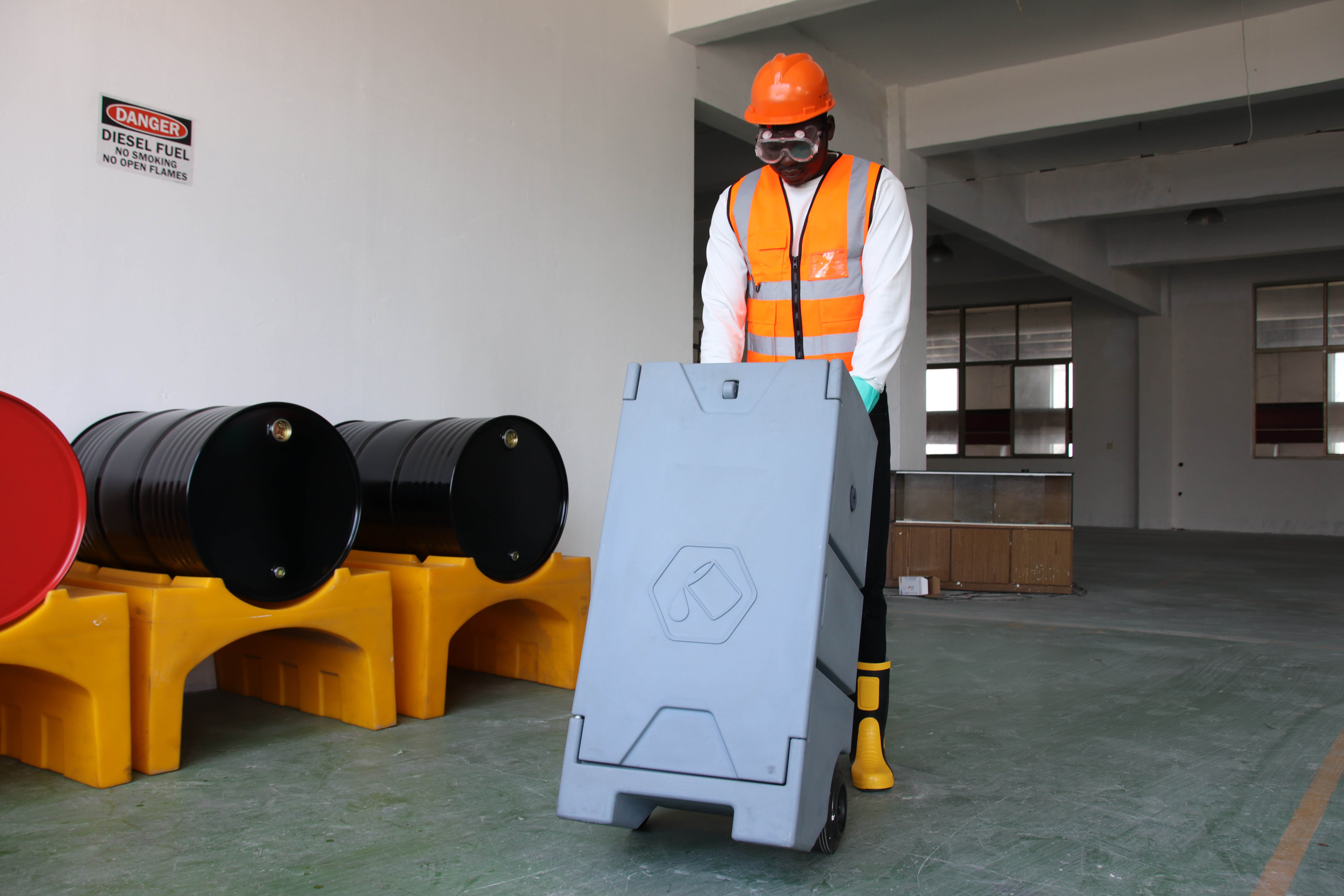 Secondary Spill Containment Chemical Oil Spill Control Kit Polyethylene Spill Emergency Handling Cart and Set manufacture