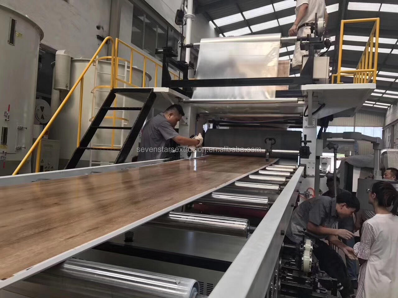Multi-Layer SPC Flooring Making Machine/LVT Vinyl Plank Floor Production Line for Sale manufacture