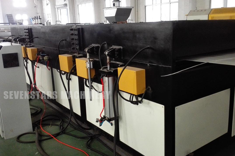 915mm Expressway soundproofing board making machine PC hollow sheet production line factory