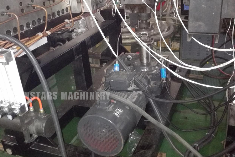 915mm Expressway soundproofing board making machine PC hollow sheet production line supplier