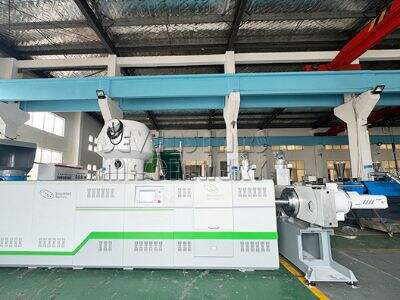 ¿Qué determina la capacidad de procesamiento de las máquinas para reciclaje de botellas de PET?