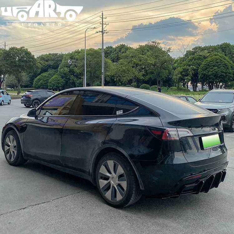 губа заднього бампера tesla model y