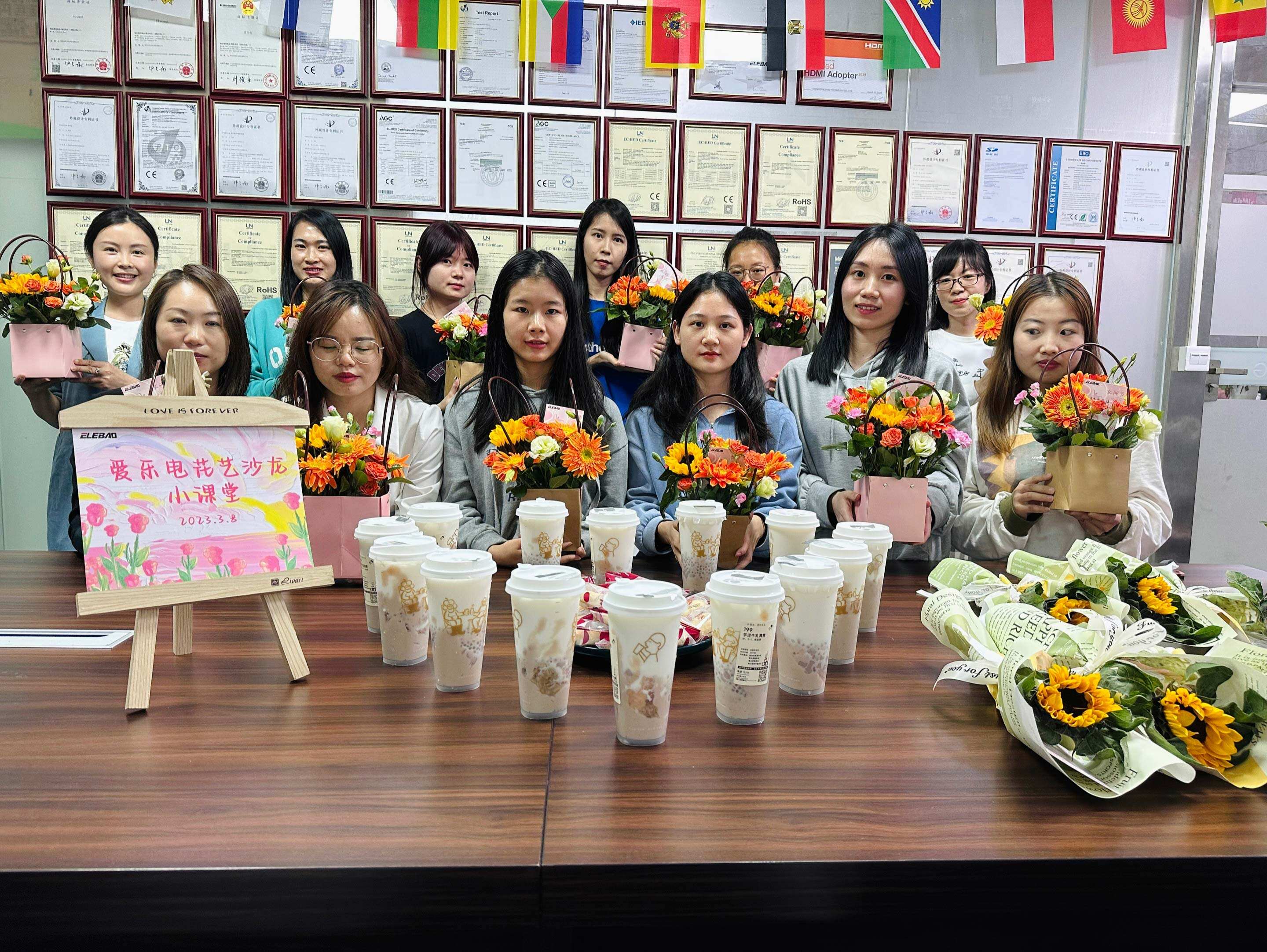 Elebao held a special flower arrangement event on March 8th to celebrate this significant day for International Women's Day