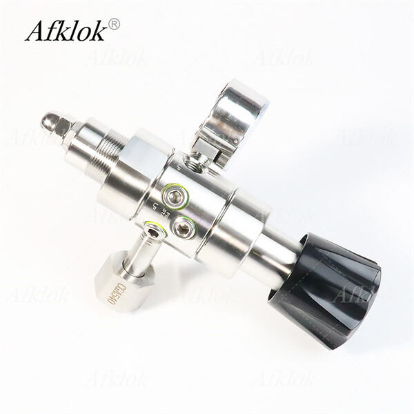 Mencapai Kekonsistenan dan Ketepatan dalam Dos CO2 dengan Pengatur Dua Reka