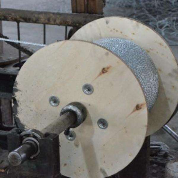 What are the benefits of using 304 stainless steel wire rope in construction projects