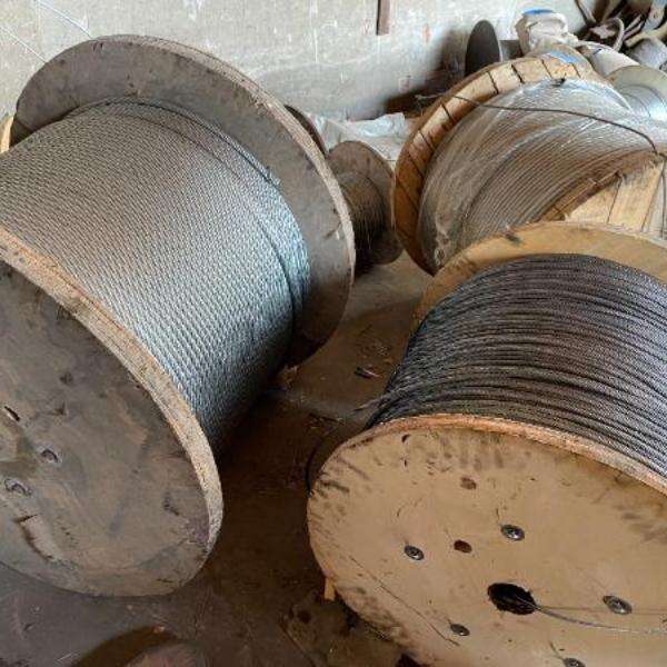 Ku të blihet online tel prej çeliku të pangrirkshëm me çmim të arsyeshëm