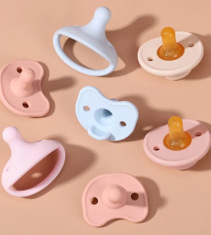 The Perfect Pacifier Partner: KEAN Silicone Dummy Holder