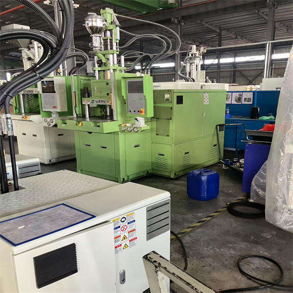 Small vertical injection molding machine USA