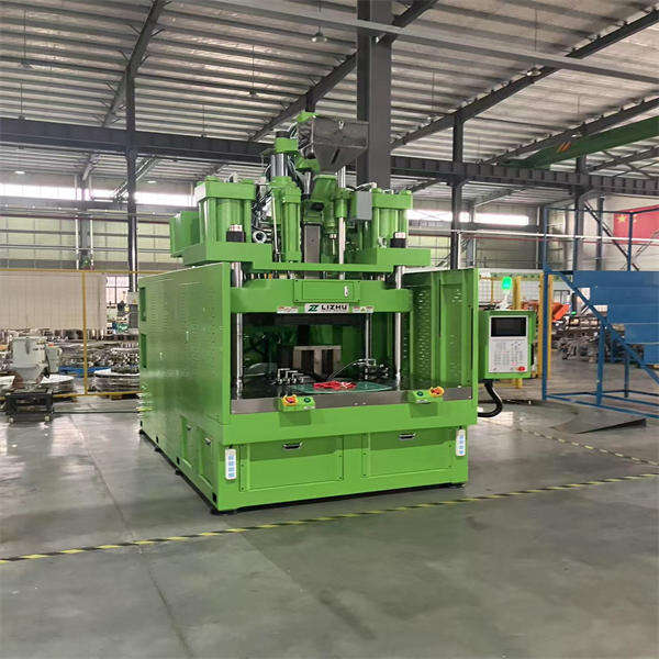 الميزات الرئيسية لآلة صب الحقن ذات الطاولة الدوارة