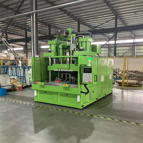 استكشاف مرونة آلات صب الحقن ذات الطاولة الدوارة