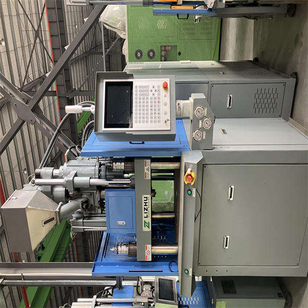 Enhancing Quality and Productivity with Semi Automatic Vertical Injection Moulding Machines