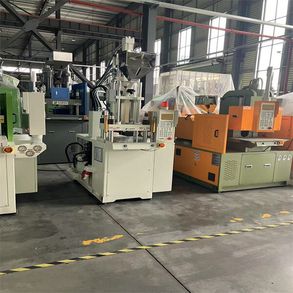 Máy tiêm đứng cho các bộ phận đa màu