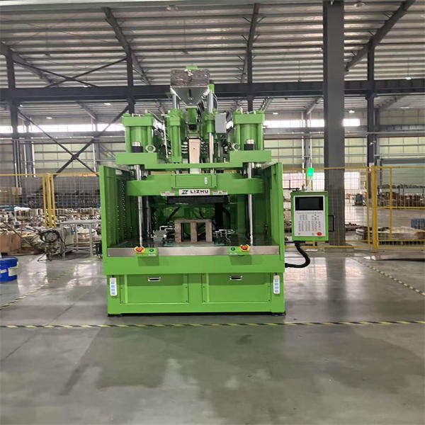 لماذا تعد آلات صب الحقن ذات الطاولة الدوارة خيارًا مثاليًا للمشاريع المعقدة في القولبة