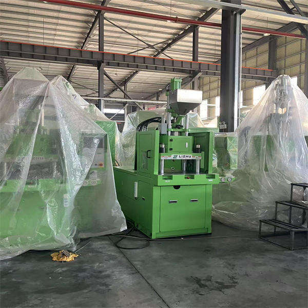 Maximiser la production avec la machine de moulage par injection verticale à haute vitesse de l'Italie