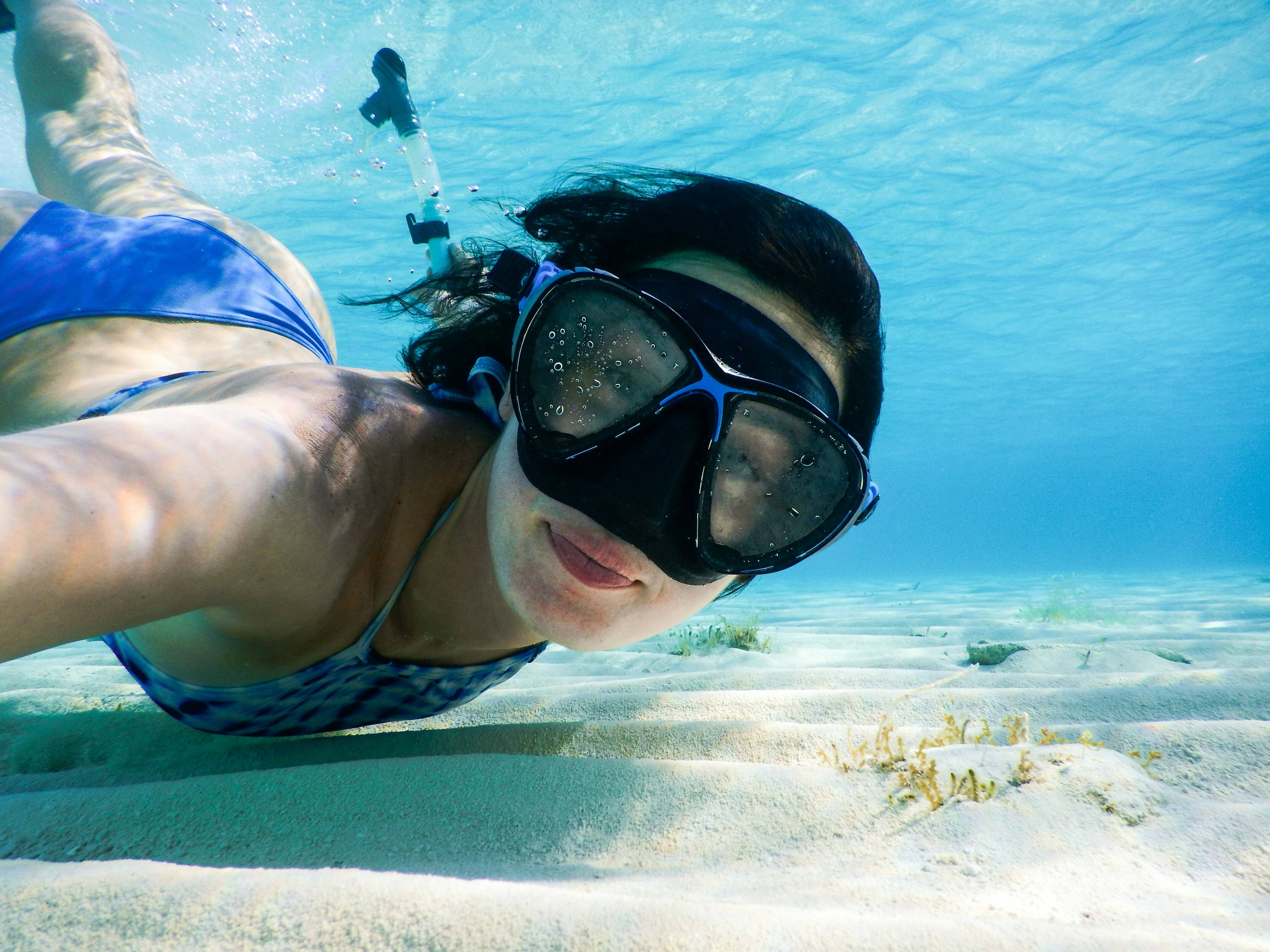 Den nödvändiga snorklingutrustningen för nybörjare