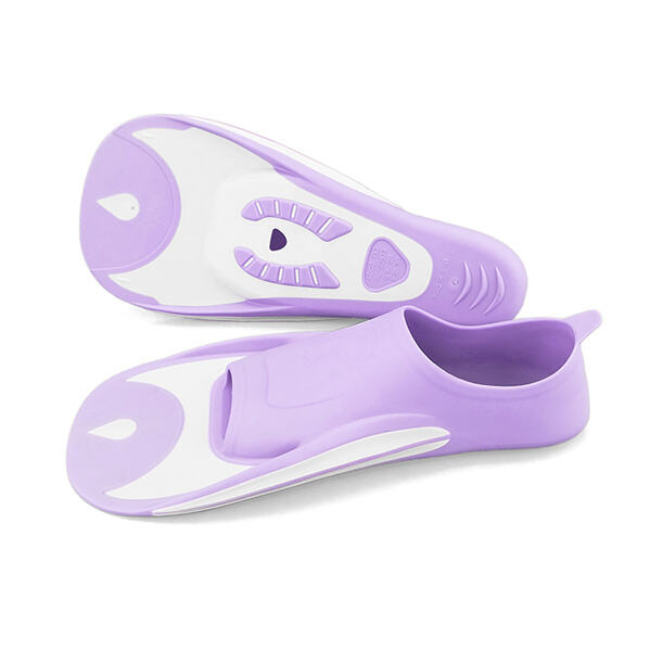 Experience maximum comfort and control in the water with short snorkeling flippers