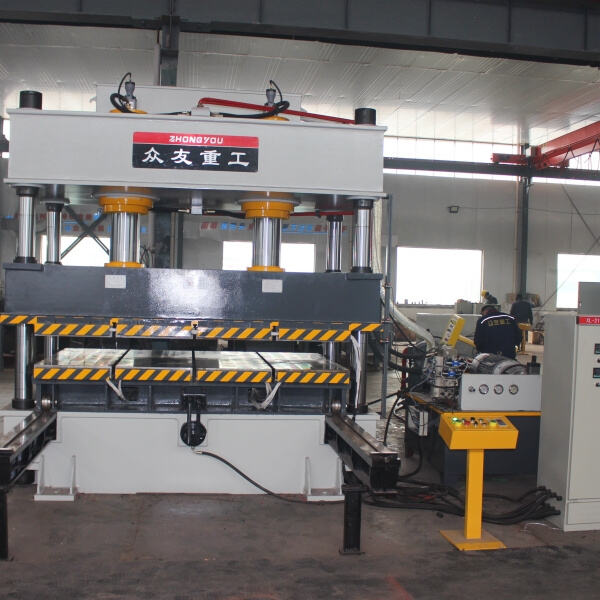 Elemen dari desain SMC moulding press yang efektif