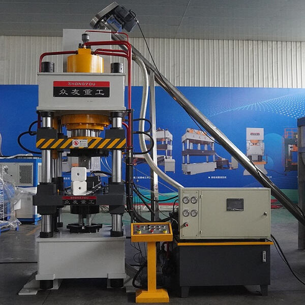 En nödvändig maskin för produktion av saltblock för husdjur och vilda djur