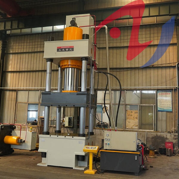 La Presse Hydraulique la Plus Puissante du Monde Relève Tous les Défis