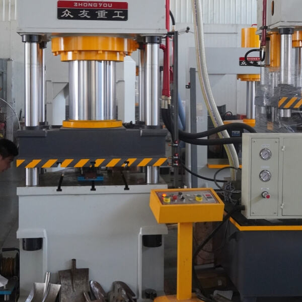 Оставайтесь впереди конкурентов с инновационной машиной для производства лопат!