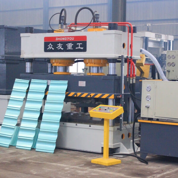 金属タイルプレスで屋根を簡単に変身させよう