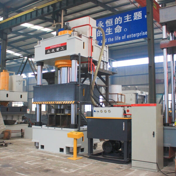 Una mirada más cercana a la prensa hidráulica de 600 toneladas