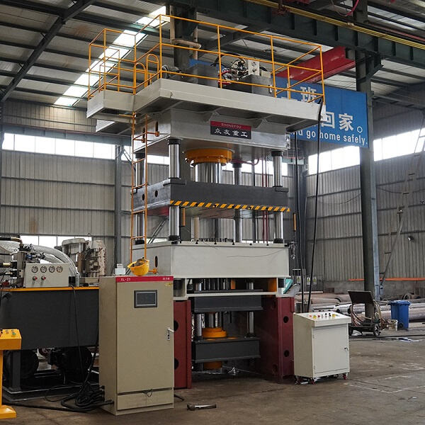 Experience the seamless results of our deep drawing machines.