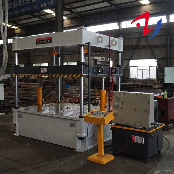 Лесно формиране и обработване на метали с 50-тонен прес