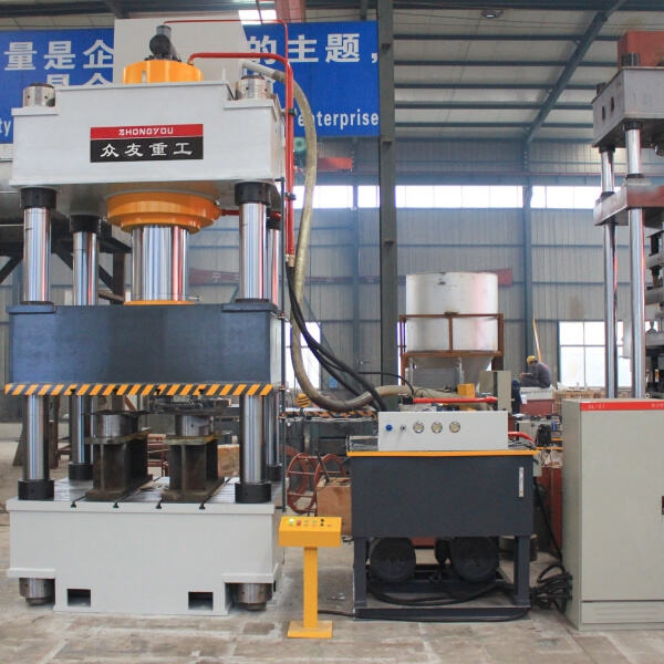 La versatilidad de una prensa de 600 toneladas