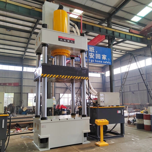 500トンのプレス機の秘密を解明する。