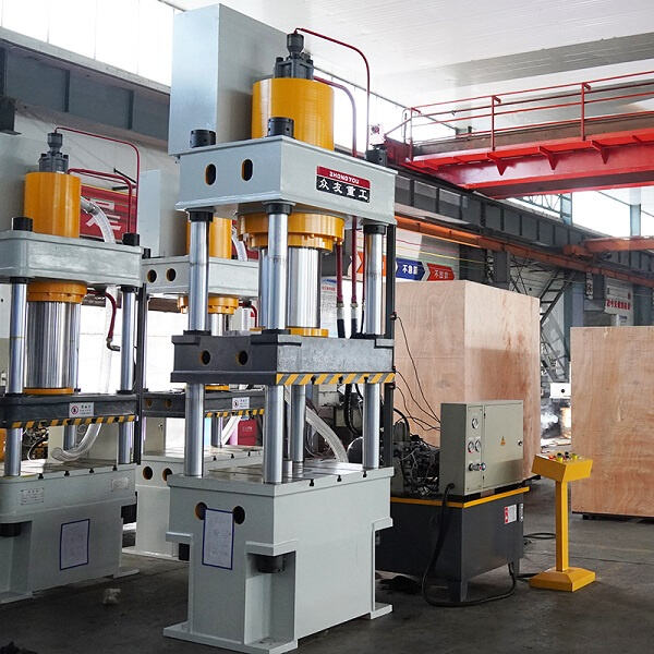 하이드라울릭 금속 성형