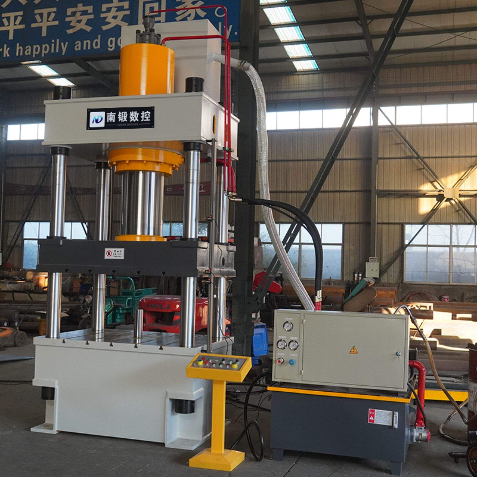 What safety features should users look for in a 400T Conventional Three-Beam Four-Column Hydraulic Press with Ejector Cylinder?