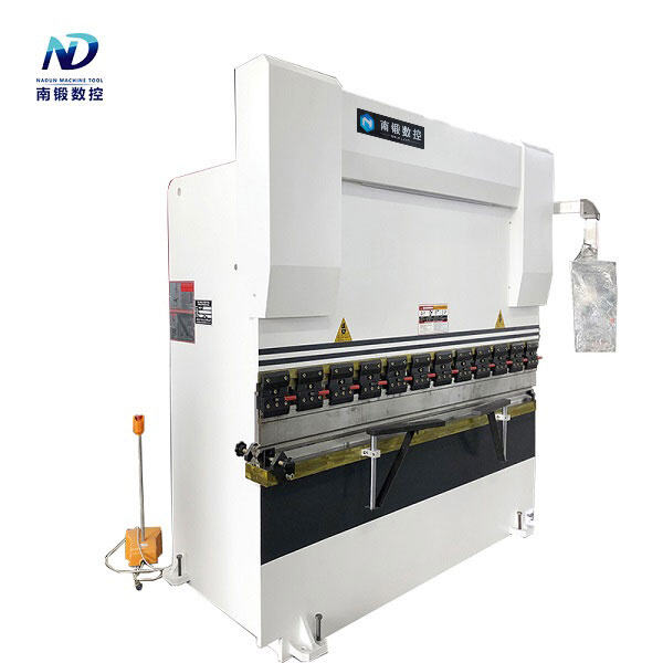 Customize your metalworking with precise hydraulic press brake controls