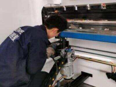 Precision Y1-Y2 Axis Control in CNC Press Brake Applications