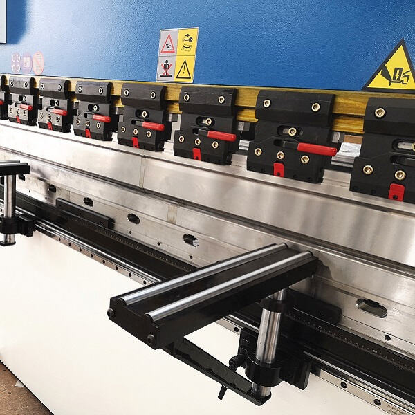 حلول متنوعة وموثوقة لماكينات ثني CNC