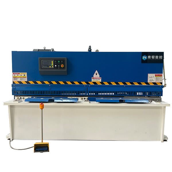 Experience the Power of a Metal Guillotine for Cutting