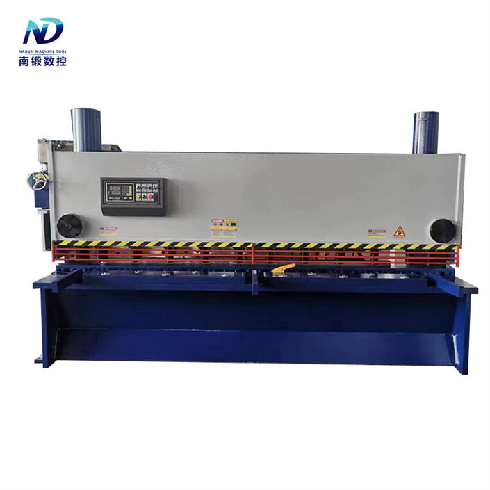 CNC hydraulic swing shear 4*2500, a small and economical plate cutting machine, equipped with quick clamps for fast and efficient blade replacement