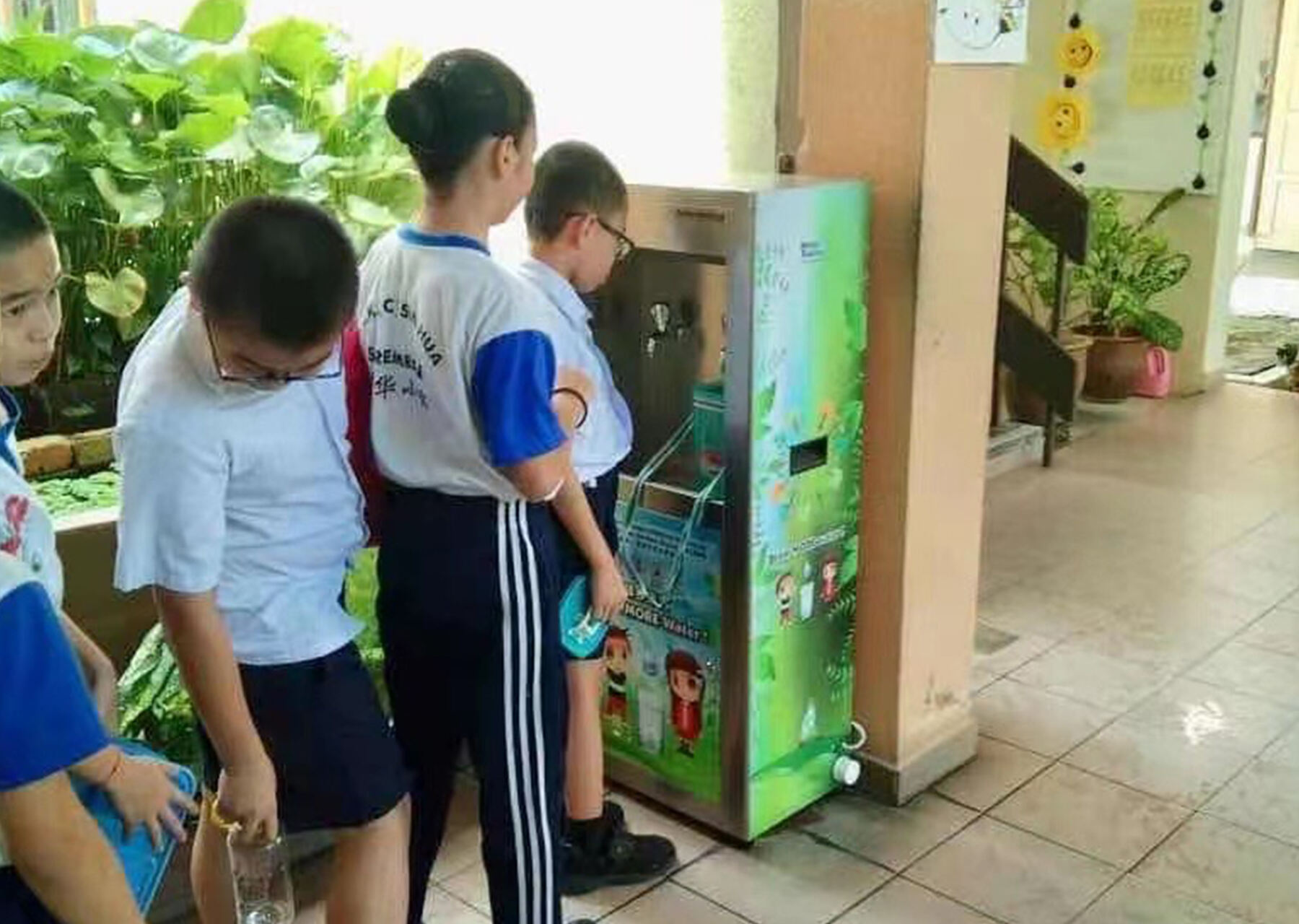 caso de agua potable en el campus de Malasia